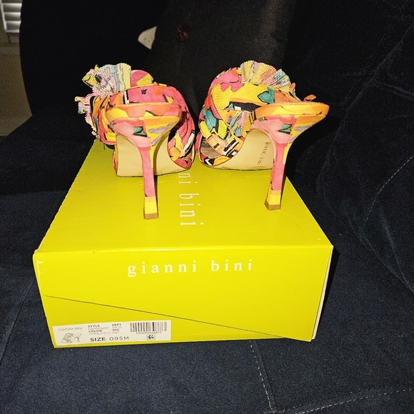 GIANNI BINI HARDAWAY SANDAL FLORAL size 9.5 - Picture 4 of 6